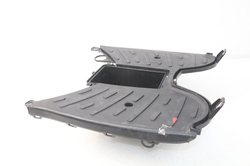 photo de TAPA REPOSAPIES PEUGEOT KISBEE 2T 50 (2010 - 2017) - Características distintivas