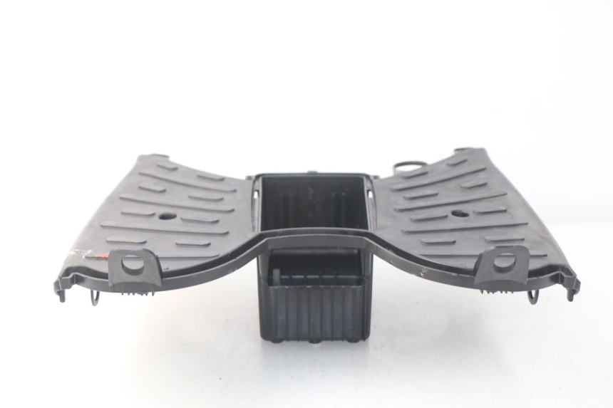 photo de TAPA REPOSAPIES PEUGEOT KISBEE 2T 50 (2010 - 2017) - Primer plano de alta resolución