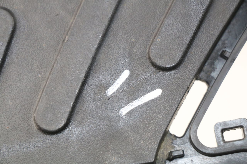 photo de TAPA REPOSAPIES PEUGEOT KISBEE 2T 50 (2010 - 2017) - Zoom estado de uso