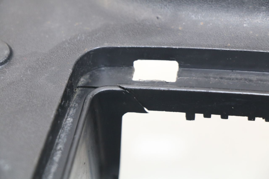 photo de TAPA REPOSAPIES PEUGEOT KISBEE 2T 50 (2010 - 2017) - Detalles de los puntos de fijación