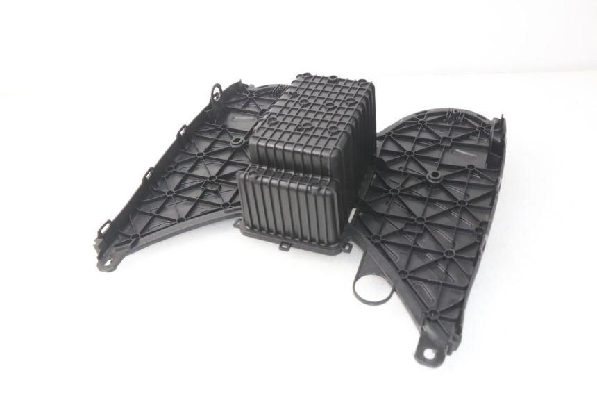 photo de TAPA REPOSAPIES PEUGEOT KISBEE 2T 50 (2010 - 2017) - Estado de la superficie y material