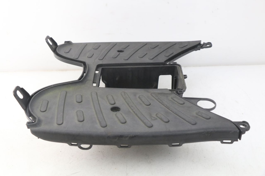 photo de TAPA REPOSAPIES PEUGEOT KISBEE 2T 50 (2010 - 2017) - Detalle de la pieza