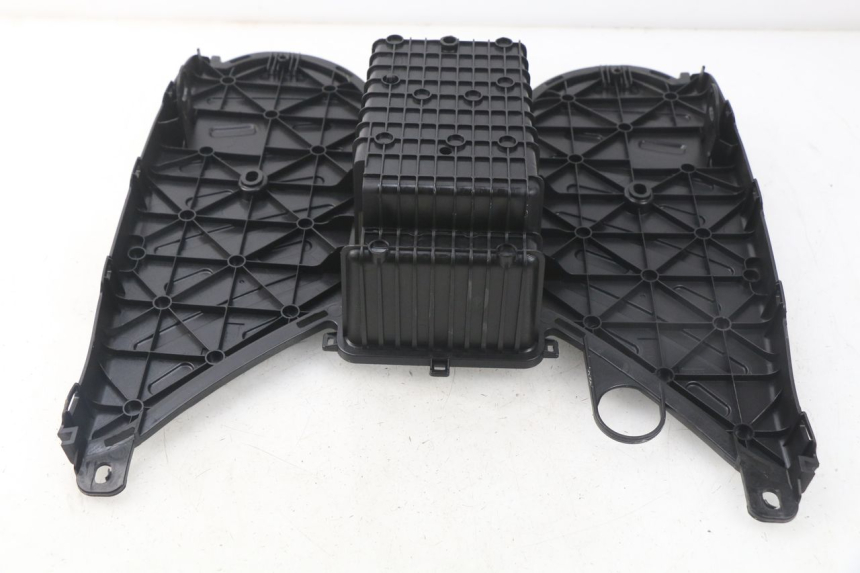 photo de TAPA REPOSAPIES PEUGEOT KISBEE 2T 50 (2010 - 2017) - Detalles de los puntos de fijación