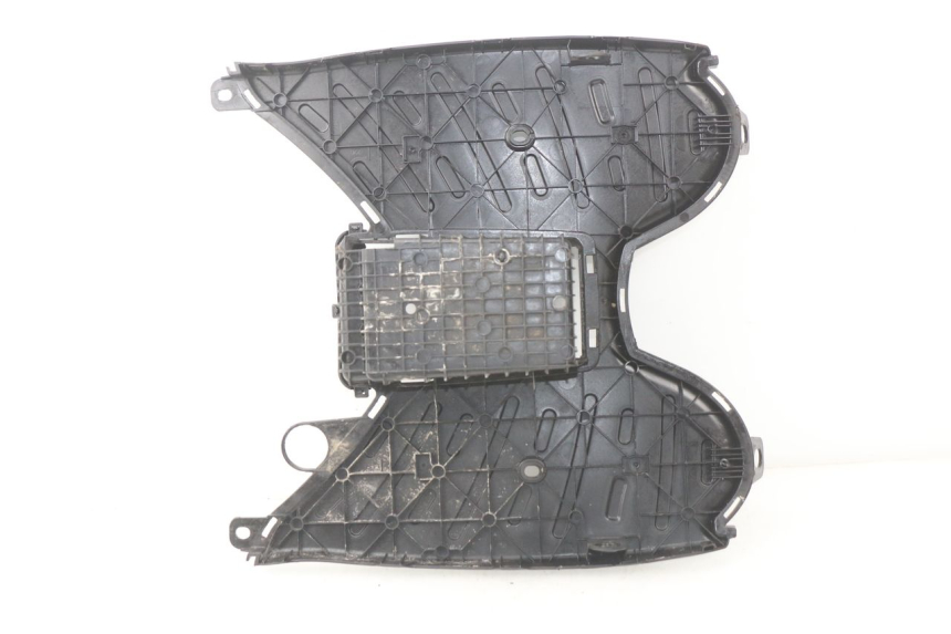 photo de TAPA REPOSAPIES PEUGEOT KISBEE 2T 50 (2010 - 2017) - Detalle de la pieza