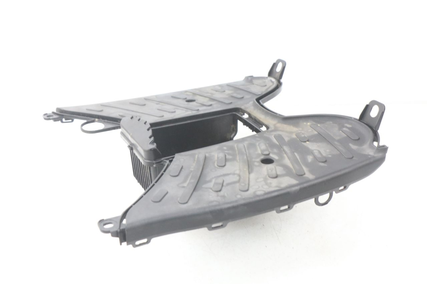 photo de TAPA REPOSAPIES PEUGEOT KISBEE 2T 50 (2010 - 2017) - Primer plano técnico