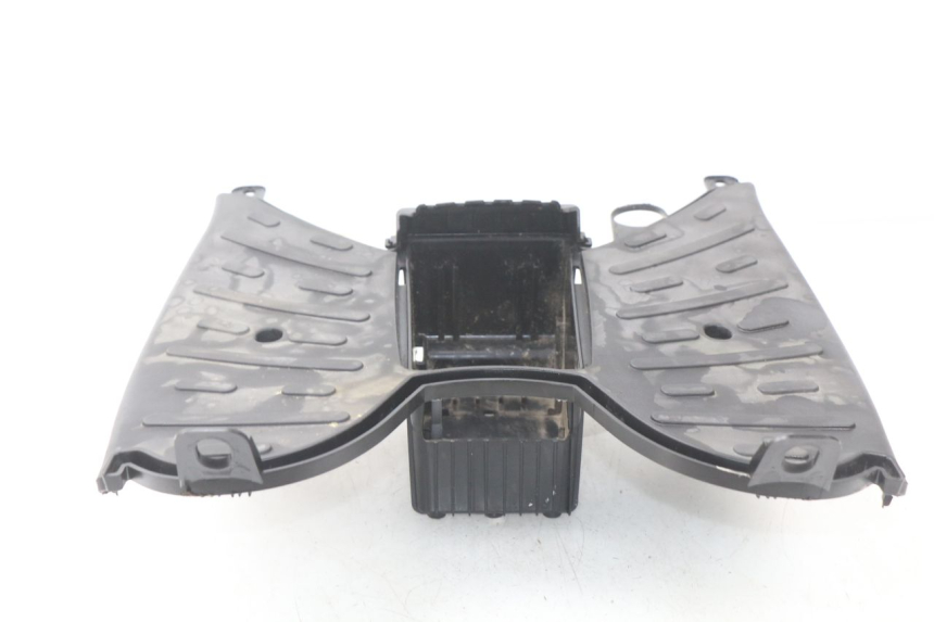 photo de TAPA REPOSAPIES PEUGEOT KISBEE 2T 50 (2010 - 2017) - Detalles de los puntos de fijación