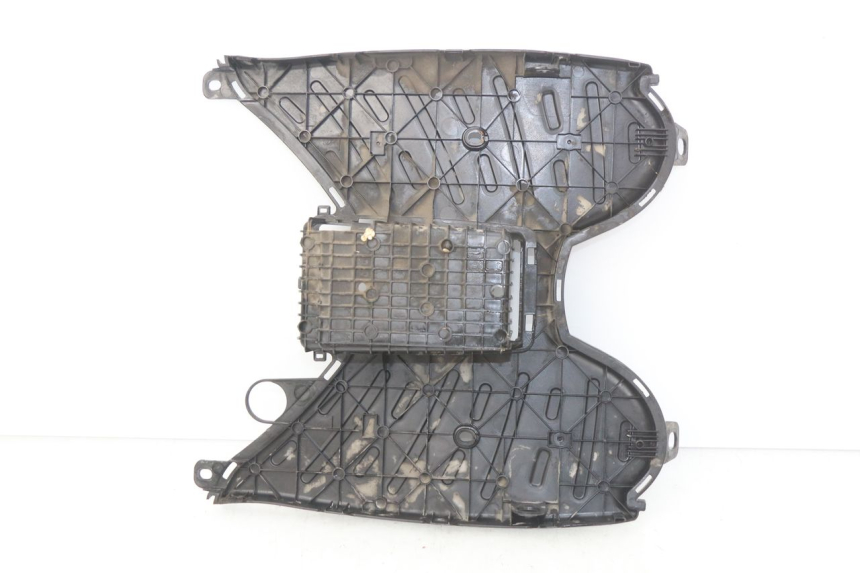 photo de TAPA REPOSAPIES PEUGEOT KISBEE 2T 50 (2010 - 2017) - Otra perspectiva