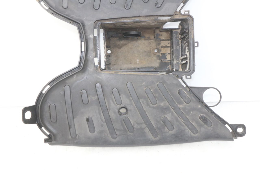 photo de TAPA REPOSAPIES PEUGEOT KISBEE 2T 50 (2010 - 2017) - Detalles de los puntos de fijación