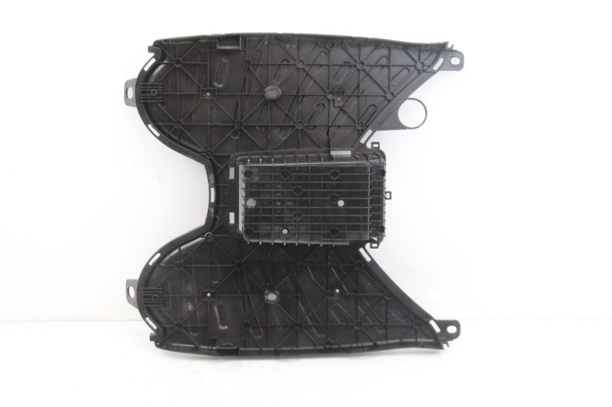 photo de ESTRIBO PEUGEOT KISBEE 4T 50 (2018 - 2022) - Detalle de la pieza