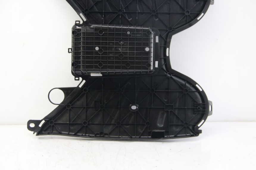 photo de ESTRIBO PEUGEOT KISBEE 4T 50 (2018 - 2022) - Detalle de la pieza