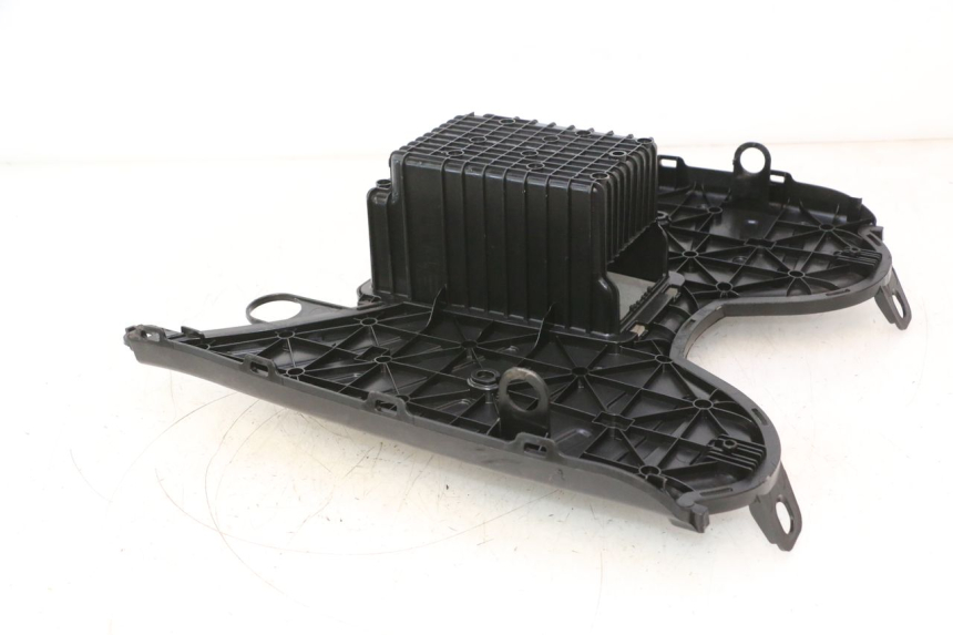 photo de TAPA REPOSAPIES PEUGEOT KISBEE 4T 50 (2023 - 2026) - Primer plano técnico