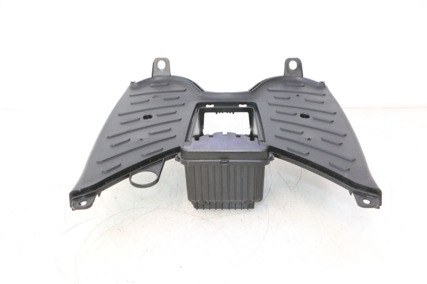 photo de TAPA REPOSAPIES PEUGEOT KISBEE 4T 50 (2023 - 2026) - Detalles de los puntos de fijación