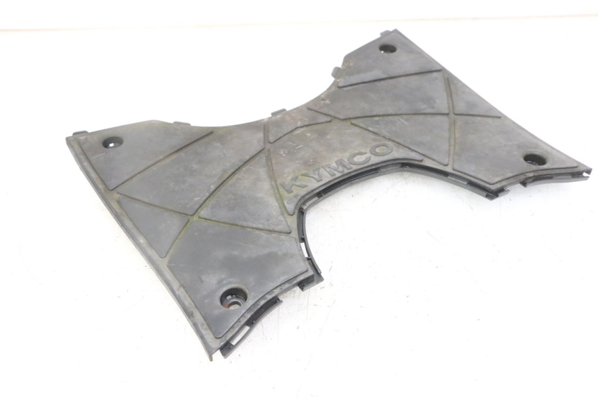 photo de TAPA REPOSAPIES KYMCO DINK 4T 50 (2007 - 2018) - Detalle de la pieza