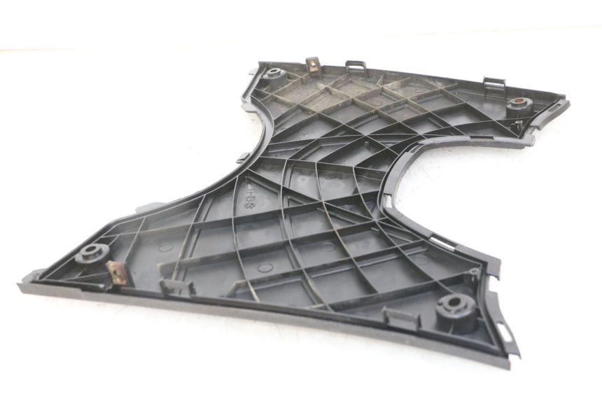 photo de TAPA REPOSAPIES KYMCO DINK 4T 50 (2007 - 2018) - Primer plano técnico