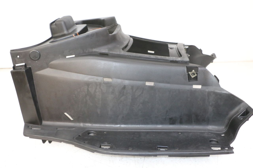 photo de TAPA REPOSAPIES KYMCO XCITING 500 (2007 - 2010) - Primer plano técnico