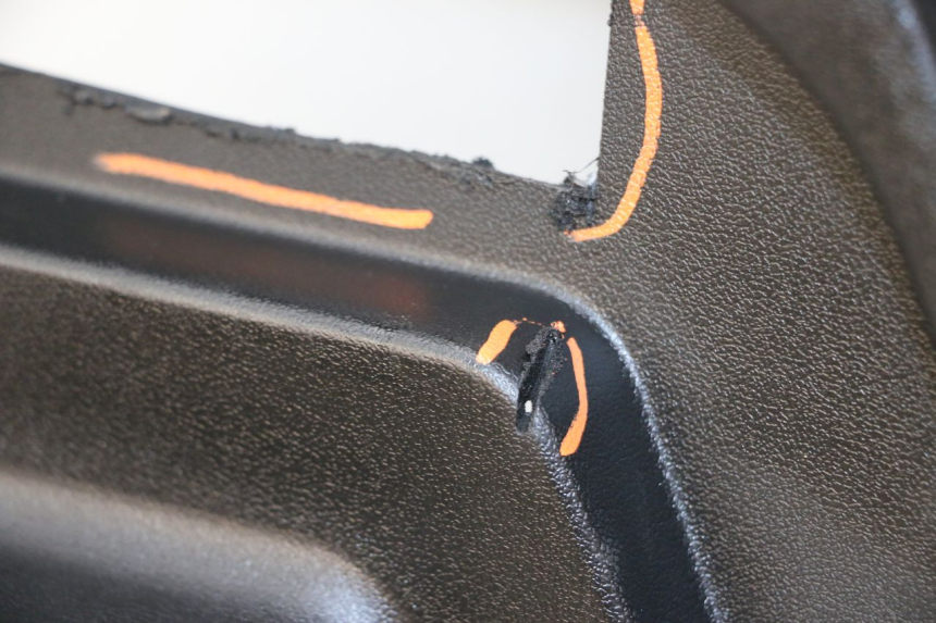 photo de TAPA REPOSAPIES KYMCO XCITING 500 (2007 - 2010) - Estado de la superficie y material