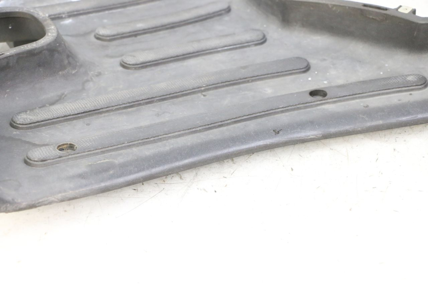 photo de TAPA REPOSAPIES PIAGGIO LIBERTY 4T 50 (2009 - 2015) - Otra perspectiva