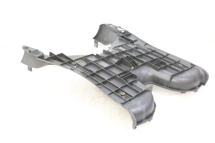 photo de TAPA REPOSAPIES PIAGGIO LIBERTY 4T 50 (2009 - 2015) - Primer plano técnico