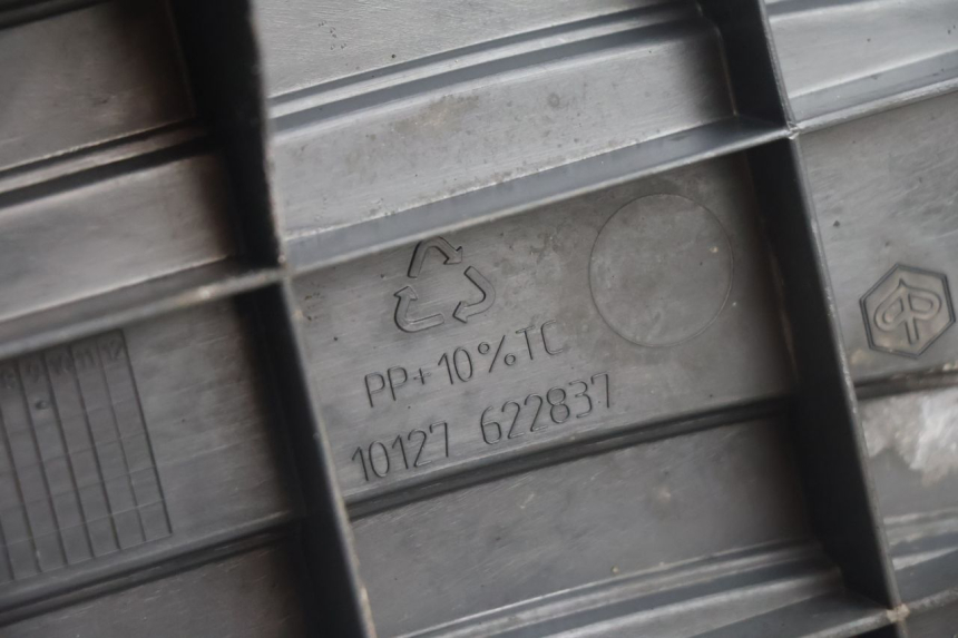 photo de TAPA REPOSAPIES PIAGGIO LIBERTY 125 (1998 - 2008) - Características distintivas