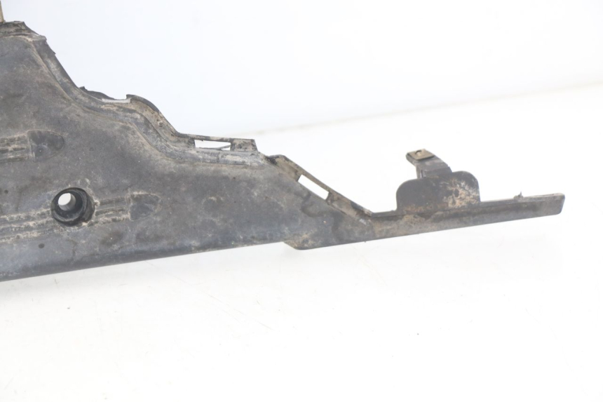 photo de TAPA REPOSAPIES KYMCO LIKE 2T 50 (2009 - 2018) - Características distintivas