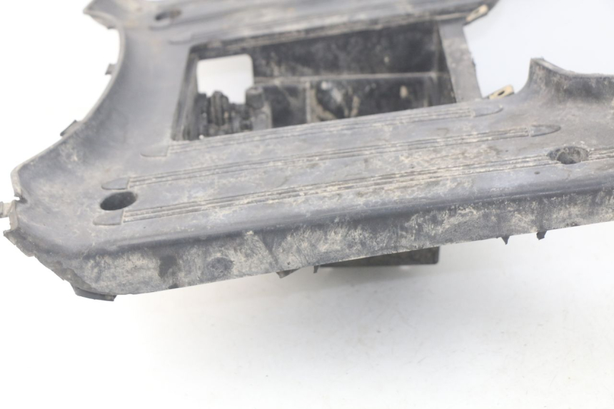 photo de TAPA REPOSAPIES KYMCO LIKE 2T 50 (2009 - 2018) - Detalles de los puntos de fijación