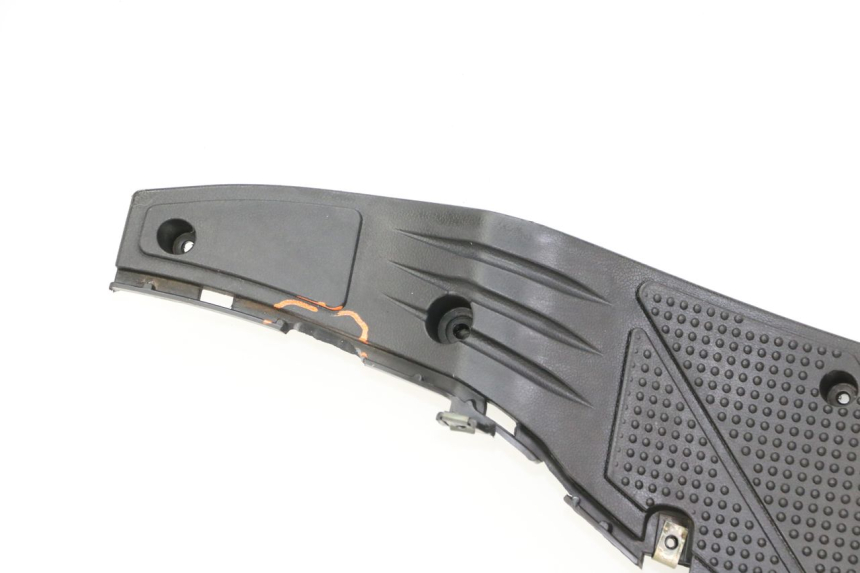 photo de TAPA REPOSAPIES LONGJIA SHARPY 125 (2020 - 2024) - Otra vista del artículo