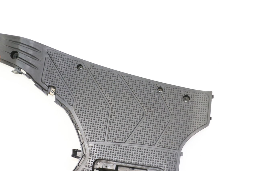 photo de TAPA REPOSAPIES LONGJIA SHARPY 125 (2020 - 2024) - Estado de la superficie y material