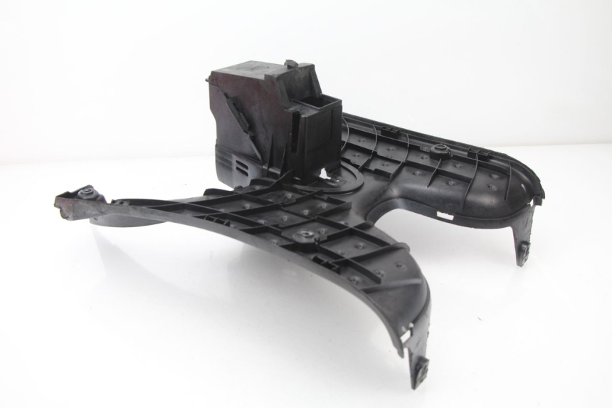 photo de TAPA REPOSAPIES PEUGEOT LOOXOR 50 (2001 - 2004) - Estado de la superficie y material