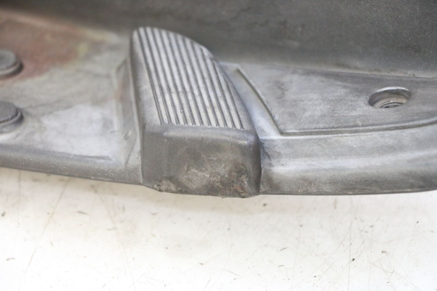 photo de TAPA REPOSAPIES PIAGGIO LXV 4T 50 (2009 - 2013) - Otra vista del artículo