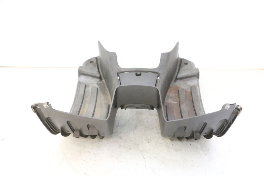 photo de TAPA REPOSAPIES PIAGGIO LXV 4T 50 (2009 - 2013) - Zoom sobre los componentes