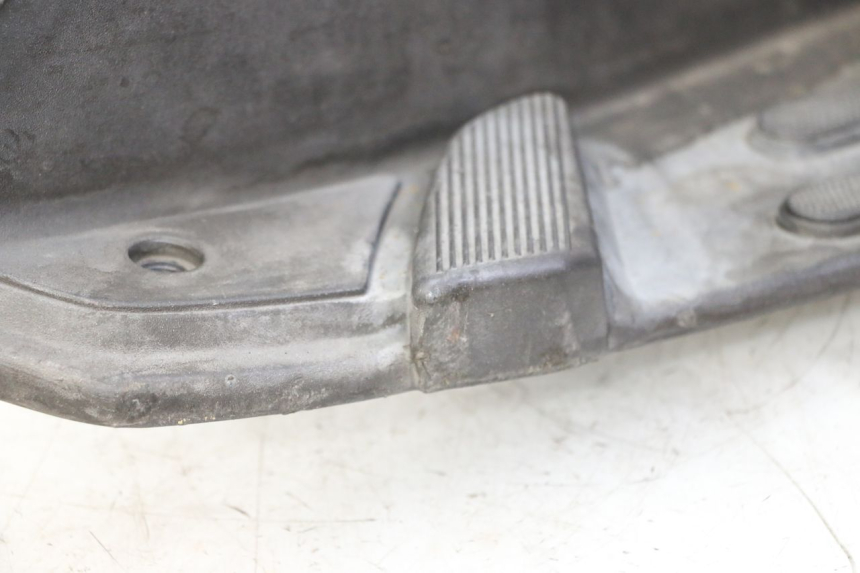 photo de TAPA REPOSAPIES PIAGGIO LXV 4T 50 (2009 - 2013) - Inspección visual detallada