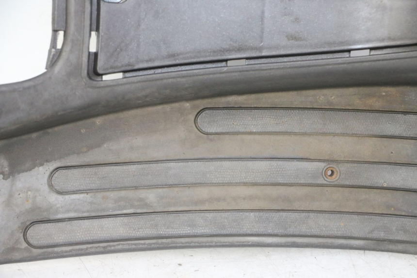 photo de TAPA REPOSAPIES PIAGGIO LXV 4T 50 (2009 - 2013) - Ángulo de visión alternativo