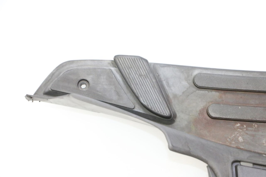 photo de TAPA REPOSAPIES PIAGGIO LXV 4T 50 (2009 - 2013) - Perfil de la pieza de repuesto