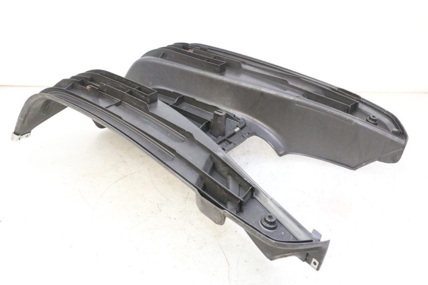 photo de TAPA REPOSAPIES PIAGGIO LXV 4T 50 (2009 - 2013) - Zoom estado de uso