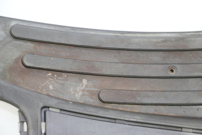 photo de TAPA REPOSAPIES PIAGGIO LXV 4T 50 (2009 - 2013) - Vista principal