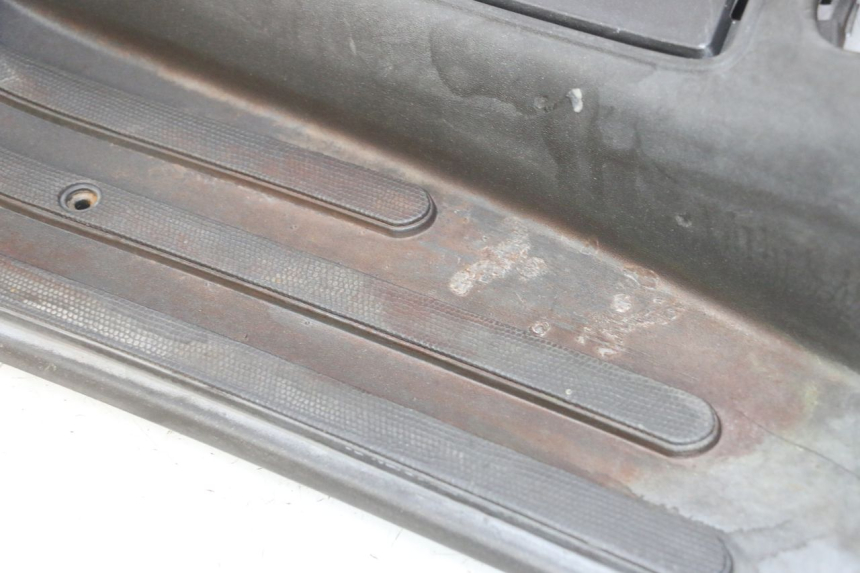 photo de TAPA REPOSAPIES PIAGGIO LXV 4T 50 (2009 - 2013) - Recambio usado revisado