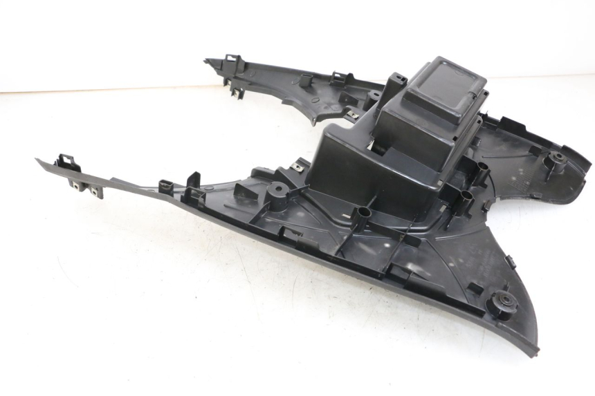 photo de TAPA REPOSAPIES SYM MIO 50 (2005 - 2010) - Detalle de la pieza