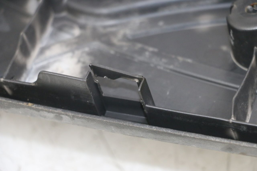 photo de TAPA REPOSAPIES SYM MIO 50 (2005 - 2010) - Primer plano técnico