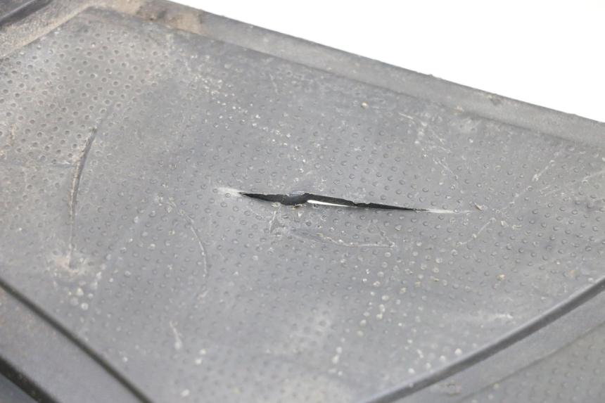 photo de TAPA REPOSAPIES SYM MIO 50 (2005 - 2010) - Detalles de los puntos de fijación