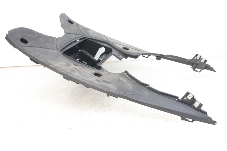 photo de TAPA REPOSAPIES SYM MIO 50 (2005 - 2010) - Marcados y referencias originales