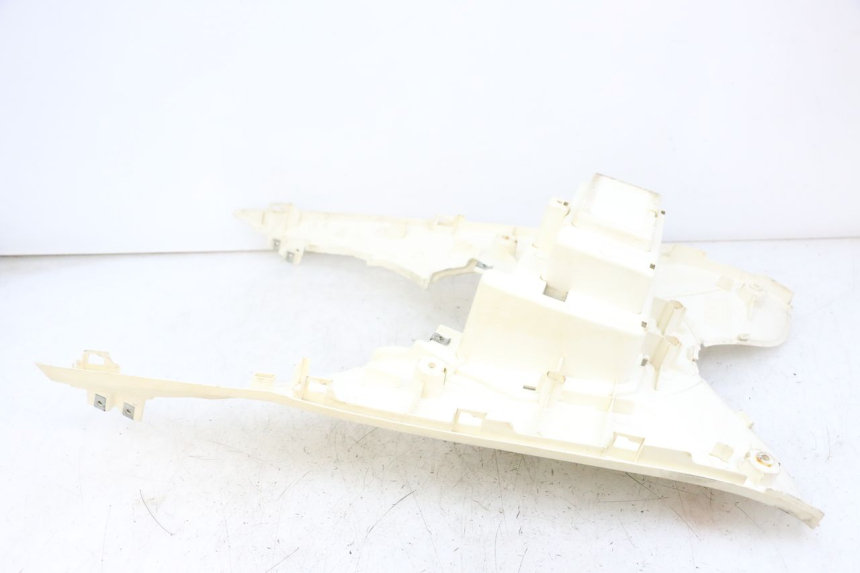 photo de TAPA REPOSAPIES SYM MIO 50 (2011 - 2017) - Detalle de la pieza