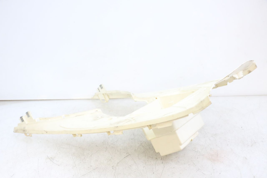 photo de TAPA REPOSAPIES SYM MIO 50 (2011 - 2017) - Primer plano técnico