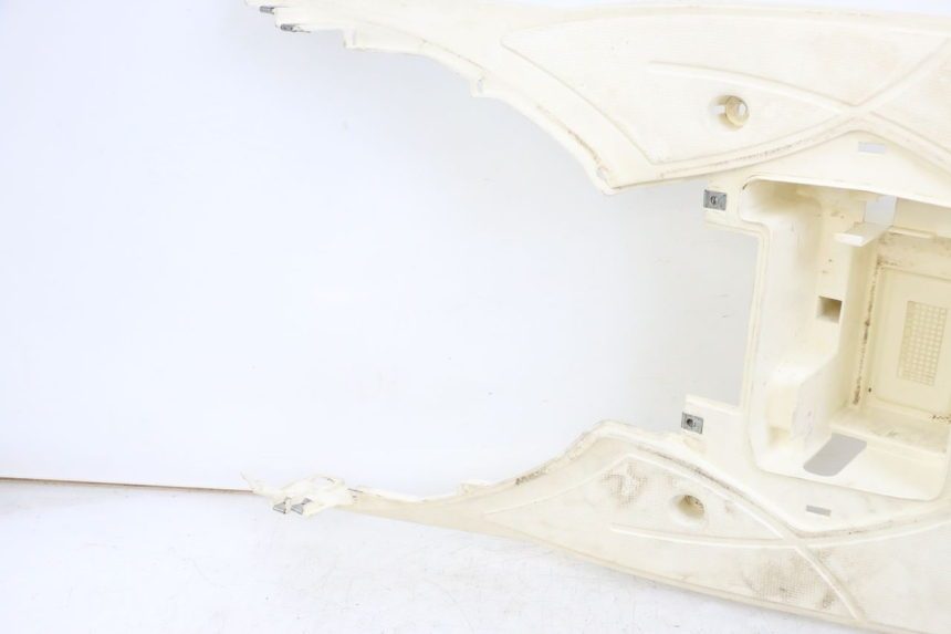 photo de TAPA REPOSAPIES SYM MIO 50 (2011 - 2017) - Detalles de los puntos de fijación