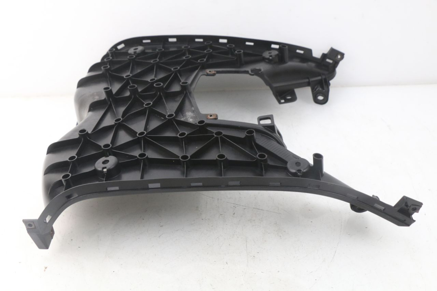 photo de TAPA REPOSAPIES MBK MW TRYPTIK 125 (2017 - 2022) - Detalles de los puntos de fijación