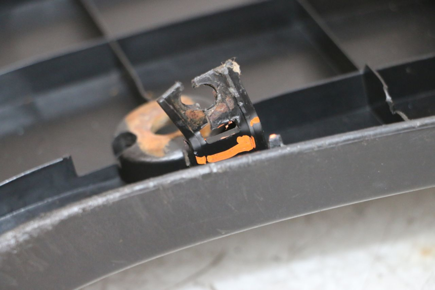 photo de TAPA REPOSAPIES YAMAHA NEOS NEO'S 4T 50 (2008 - 2016) - Características distintivas