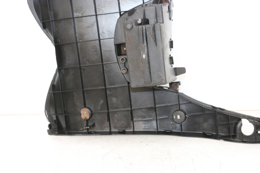 photo de TAPA REPOSAPIES YAMAHA NEOS NEO'S 4T 50 (2008 - 2016) - Zoom sobre los componentes