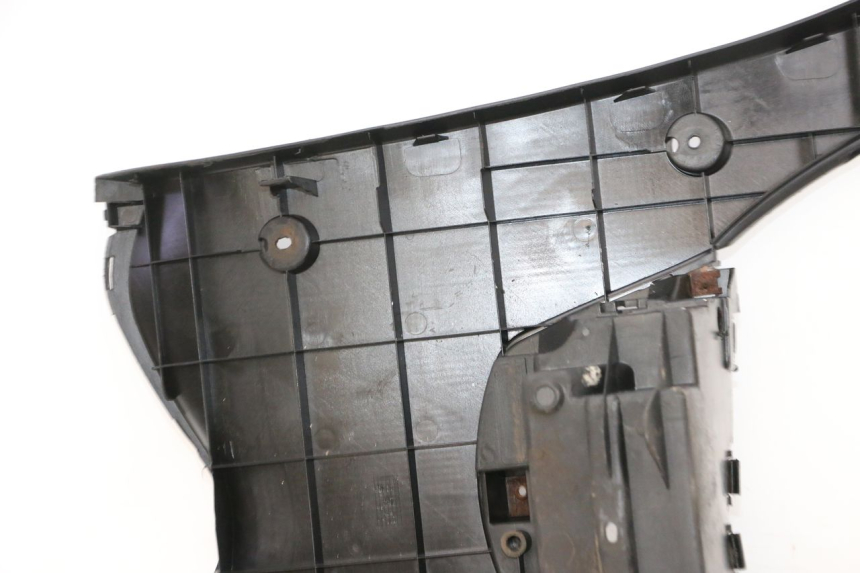 photo de TAPA REPOSAPIES YAMAHA NEOS NEO'S 4T 50 (2008 - 2016) - Primer plano de alta resolución