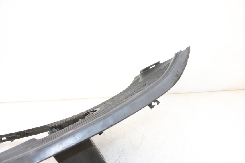 photo de TAPA REPOSAPIES YAMAHA NEOS NEO'S 4T 50 (2008 - 2016) - Otra perspectiva