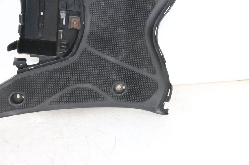 photo de TAPA REPOSAPIES YAMAHA NEOS NEO'S 4T 50 (2008 - 2016) - Detalles de los puntos de fijación