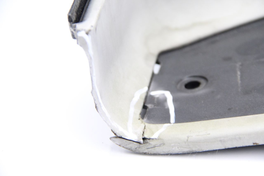 photo de TAPA REPOSAPIES PIAGGIO NEW TYPHOON 50 (2010 - 2017) - Estado de la superficie y material